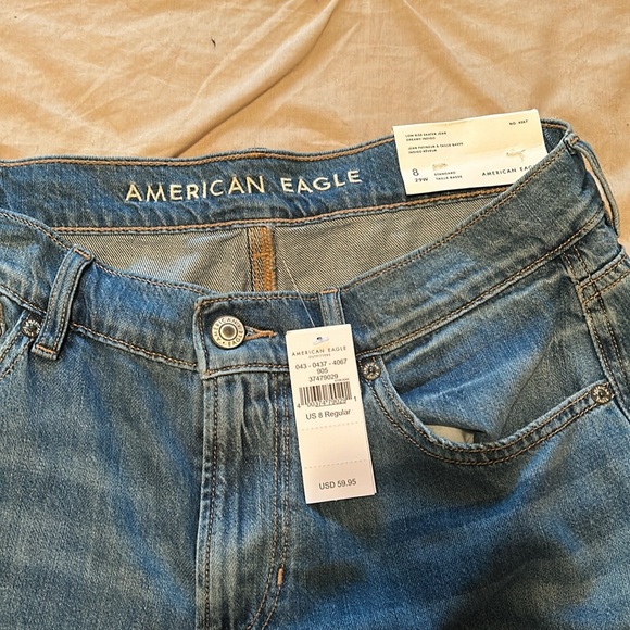Ladies American Eagle low rise Skater Jean.  New with Tags Size 8 (29 waist) - Picture 4 of 4